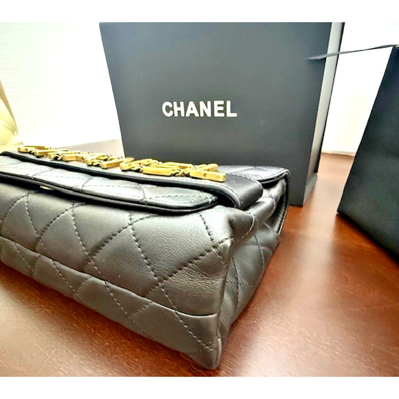 CHANEL Medium Quilted Logo Enchained Flap Bag Calfskin includes dustbag / box - Picture 3 of 16